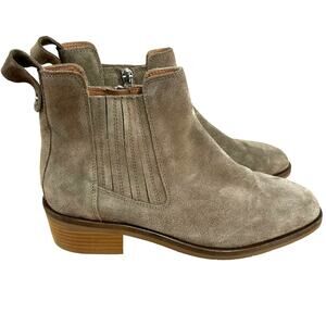 Aquatalia NWOB Carmie Bootie Light Taupe Size 6M Side Zip Block Heel Suede Italy
